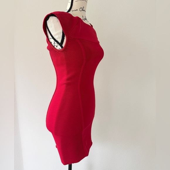 Bebe Bandage Dress Off Shoulder Red Scarlet Sz M Cherry girl Glam Preppy core - Picture 3 of 15